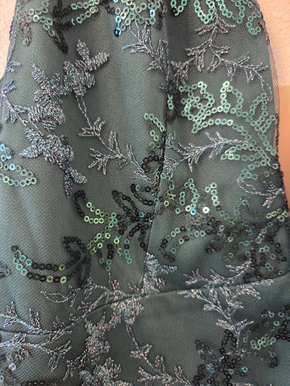 Emerald Green V-Neck Lace & Tulle Evening Dress - Picture 4 of 8